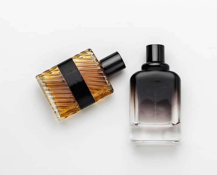 set-luxury-perfume-bottles-isolated-min